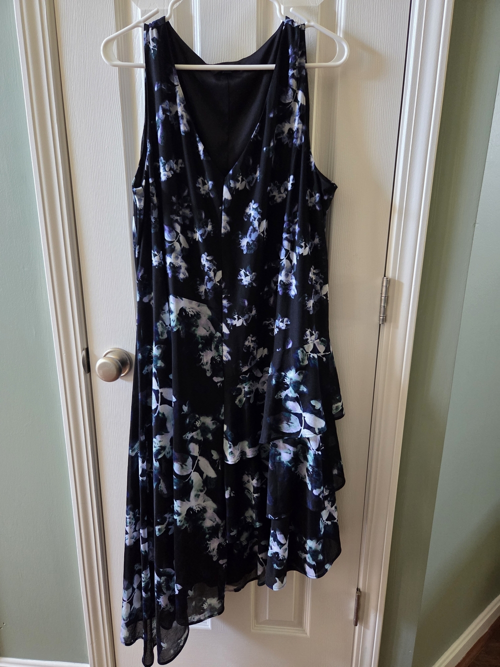Vera Wang Women's Black Floral V-Neck Sleeveless Dress